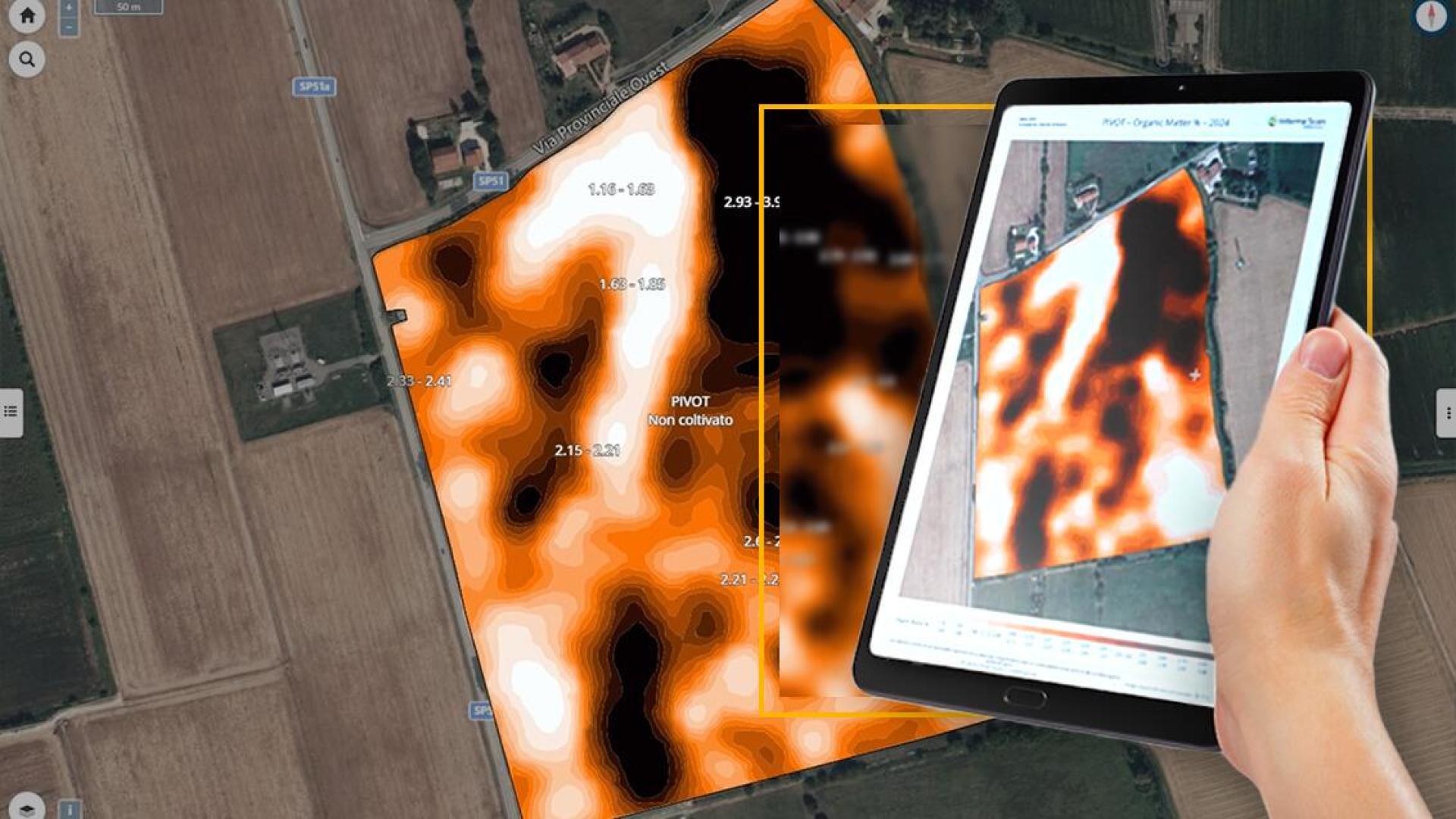 Visualizzazione di una mappa termica agricola su tablet, sovrapposta a un'immagine satellitare del campo, con zone evidenziate in arancione e bianco.