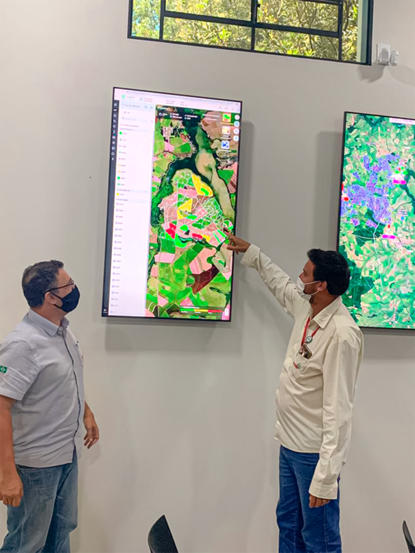 Precision farming: Agrodoce team analuzes sugarcane fields using Protector maps